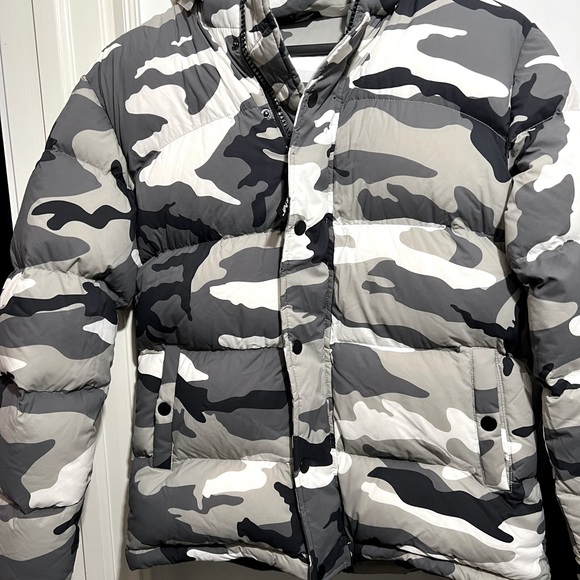 Aritzia TNA The Super Puff™ Goose Down Puffer Jacket XXS (White Camo) - Picture 2 of 3